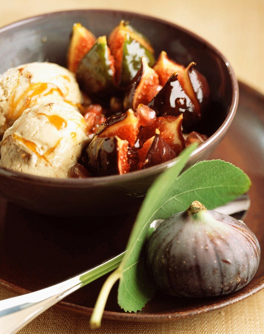 Roasted figs in caramel sauce