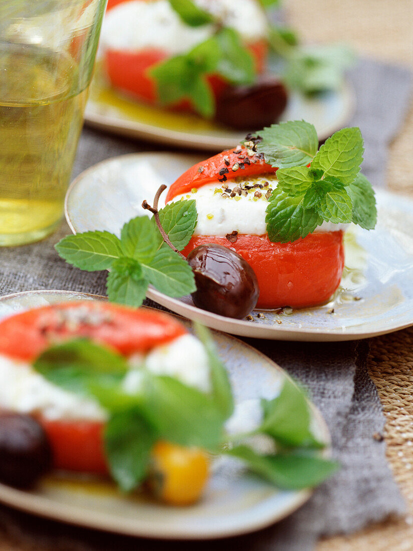 Tomaten gefüllt mit Mozzarella