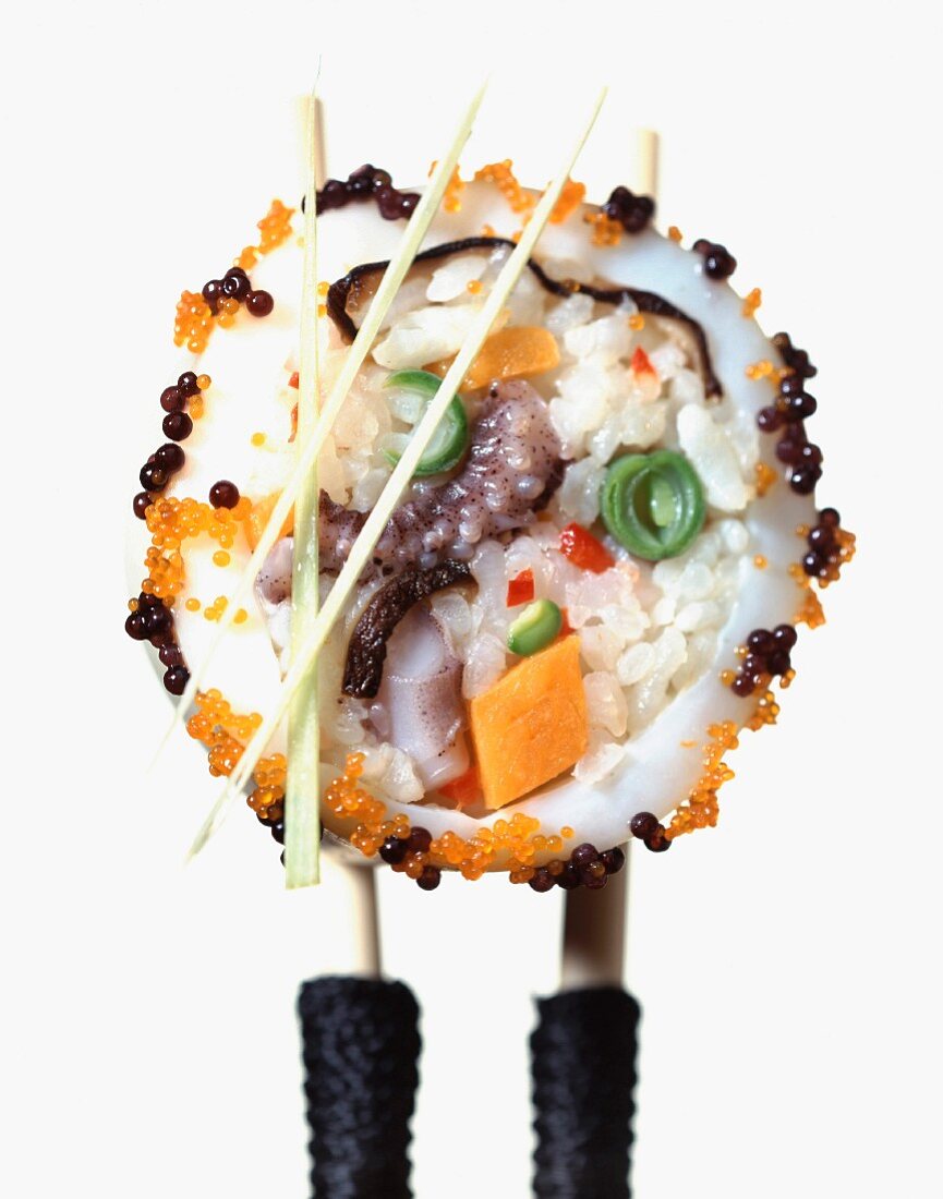 Maki Sushi auf Stäbchen