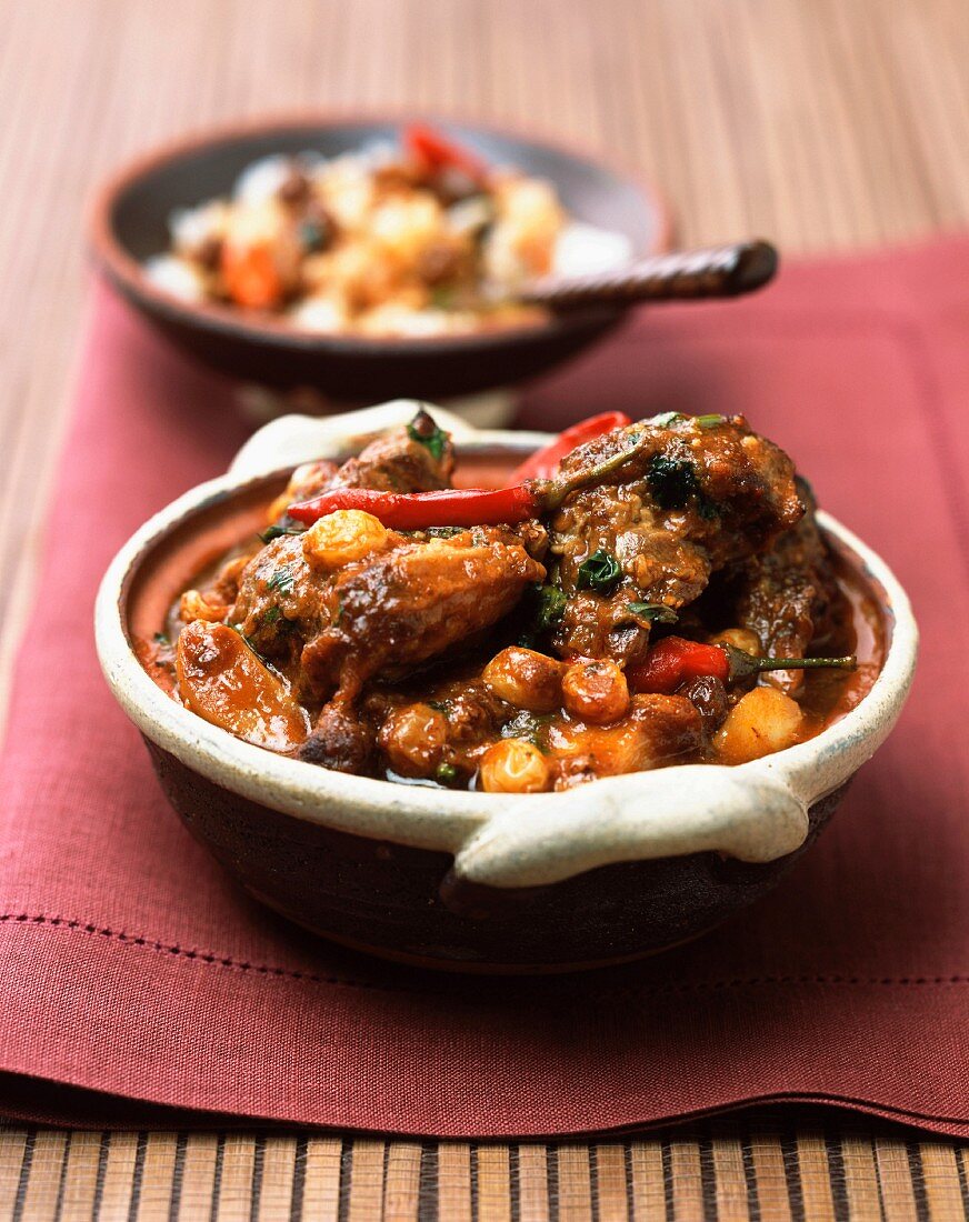 Lamb stew with curry and raisins
