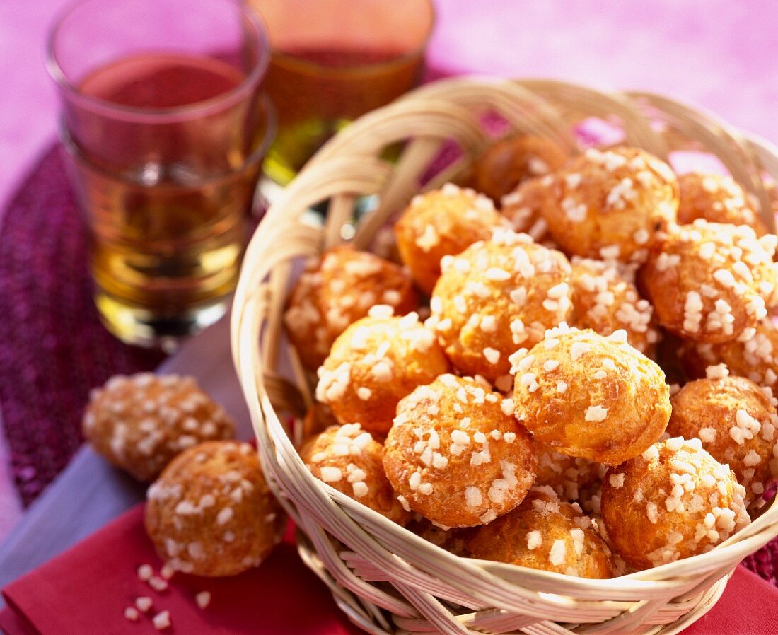 Chouquettes (Mini-Windbeutel mit Hagelzucker, Frankreich)