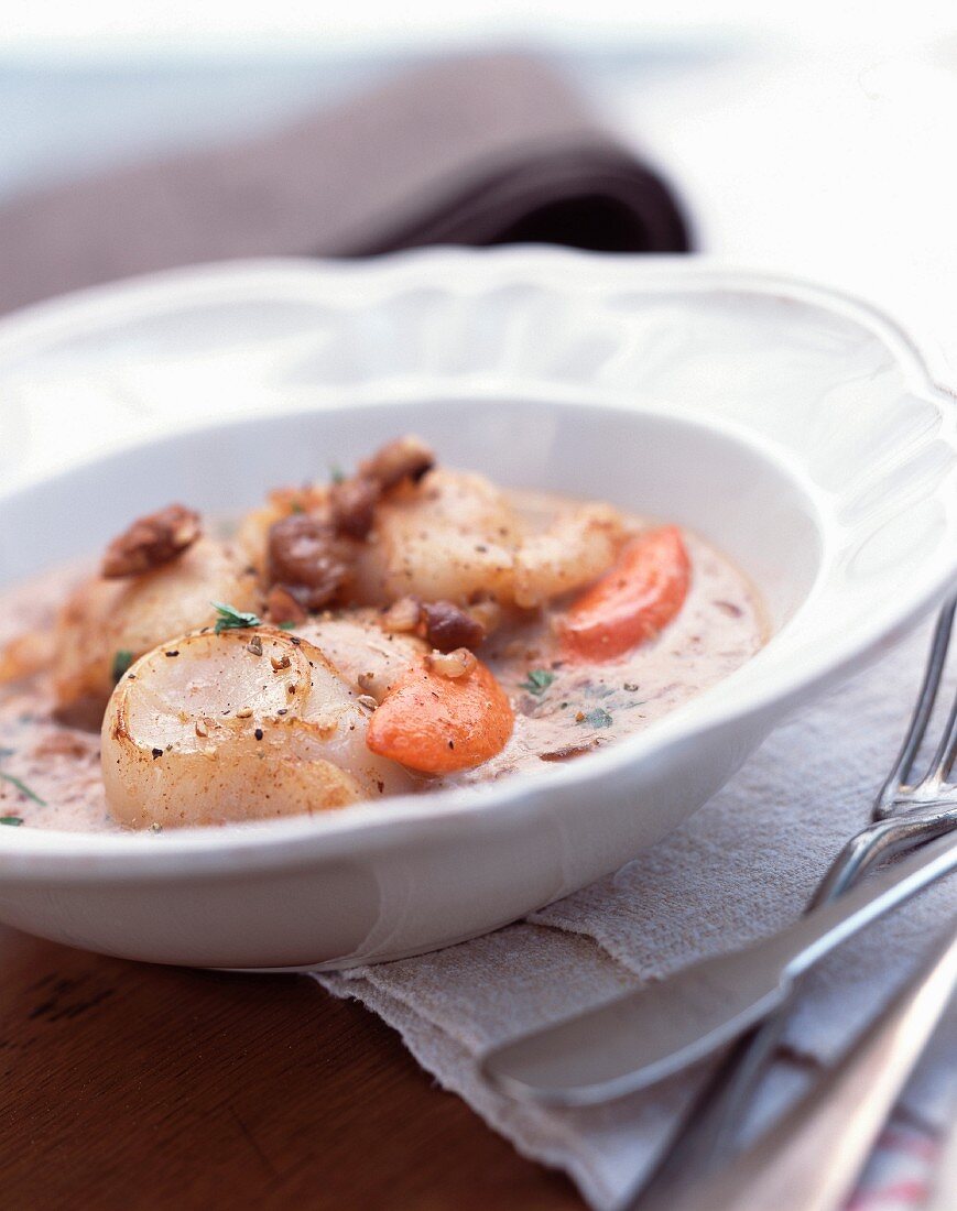 Kastaniencremesuppe mit Jakobsmuscheln