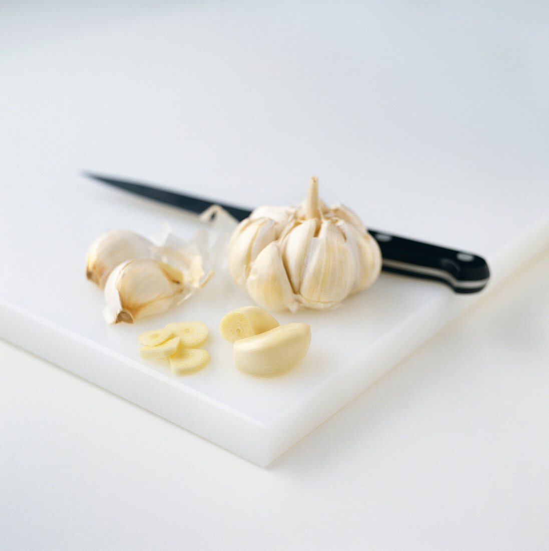 Garlic and knife on chopping board