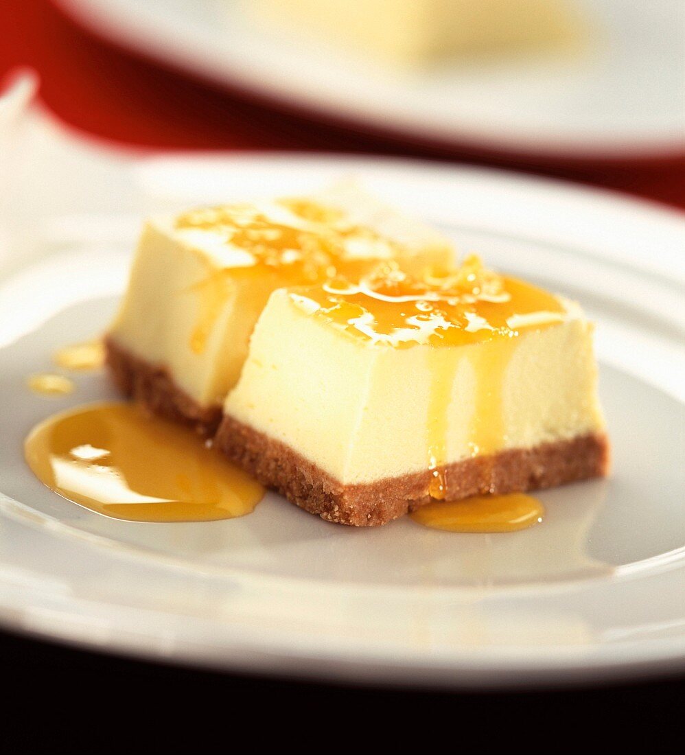 Lemon-Cheesecake mit Mangosauce