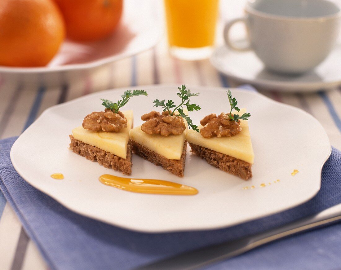pineapple canapés on gingerbread