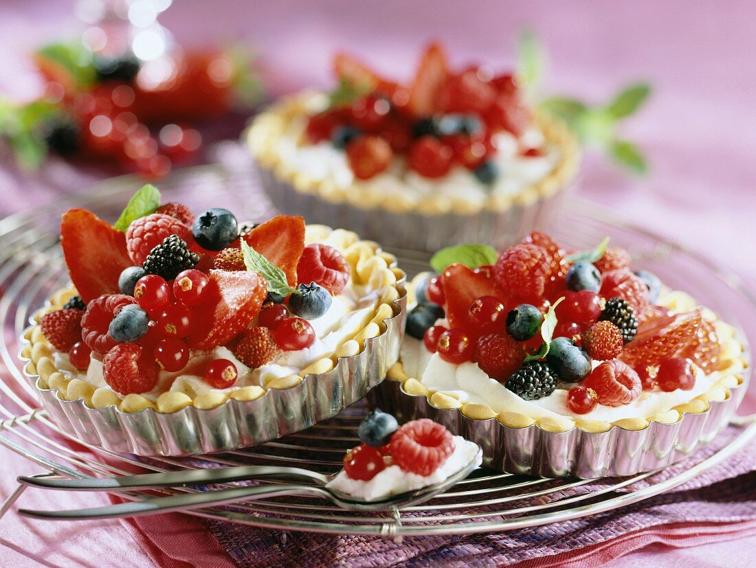 Beeren-Tartelettes mit Frischkäsecreme