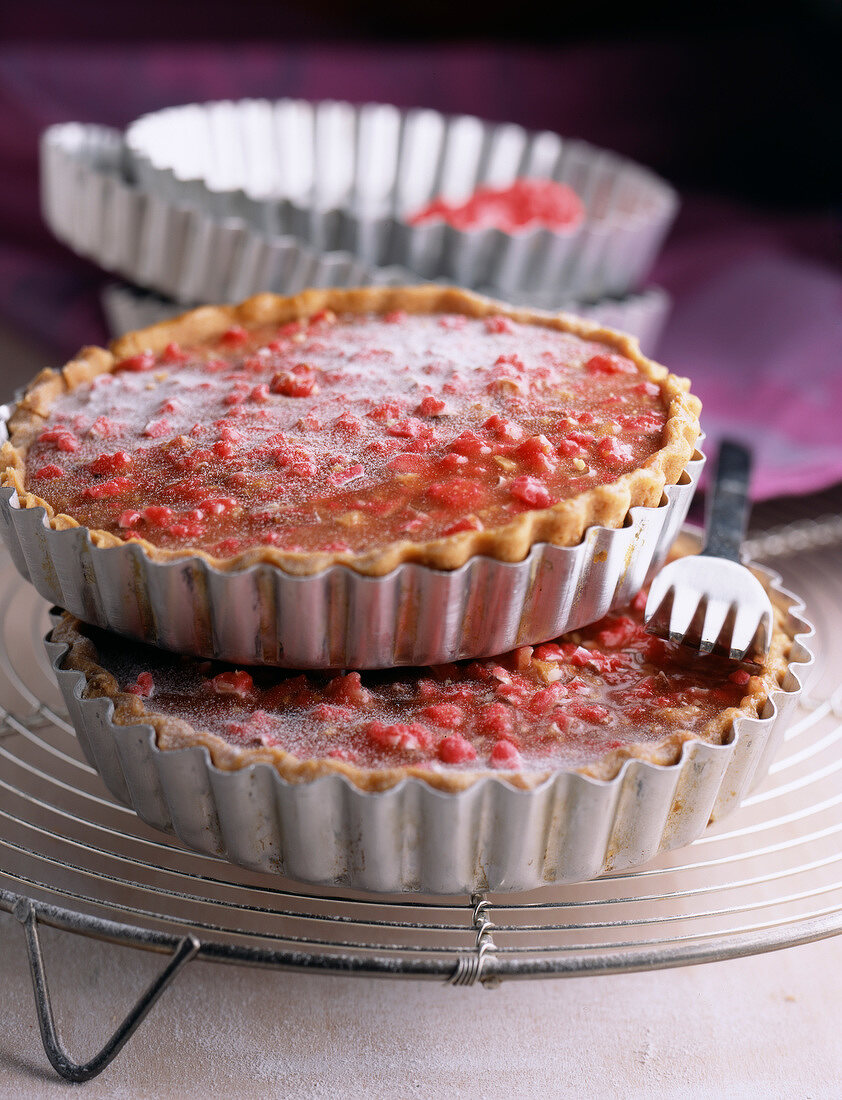 Tartelettes mit roten Zuckermandeln