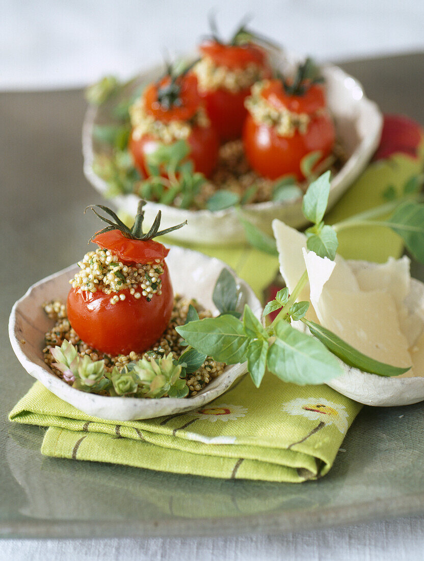 Tomaten, gefüllt mit Quinoa