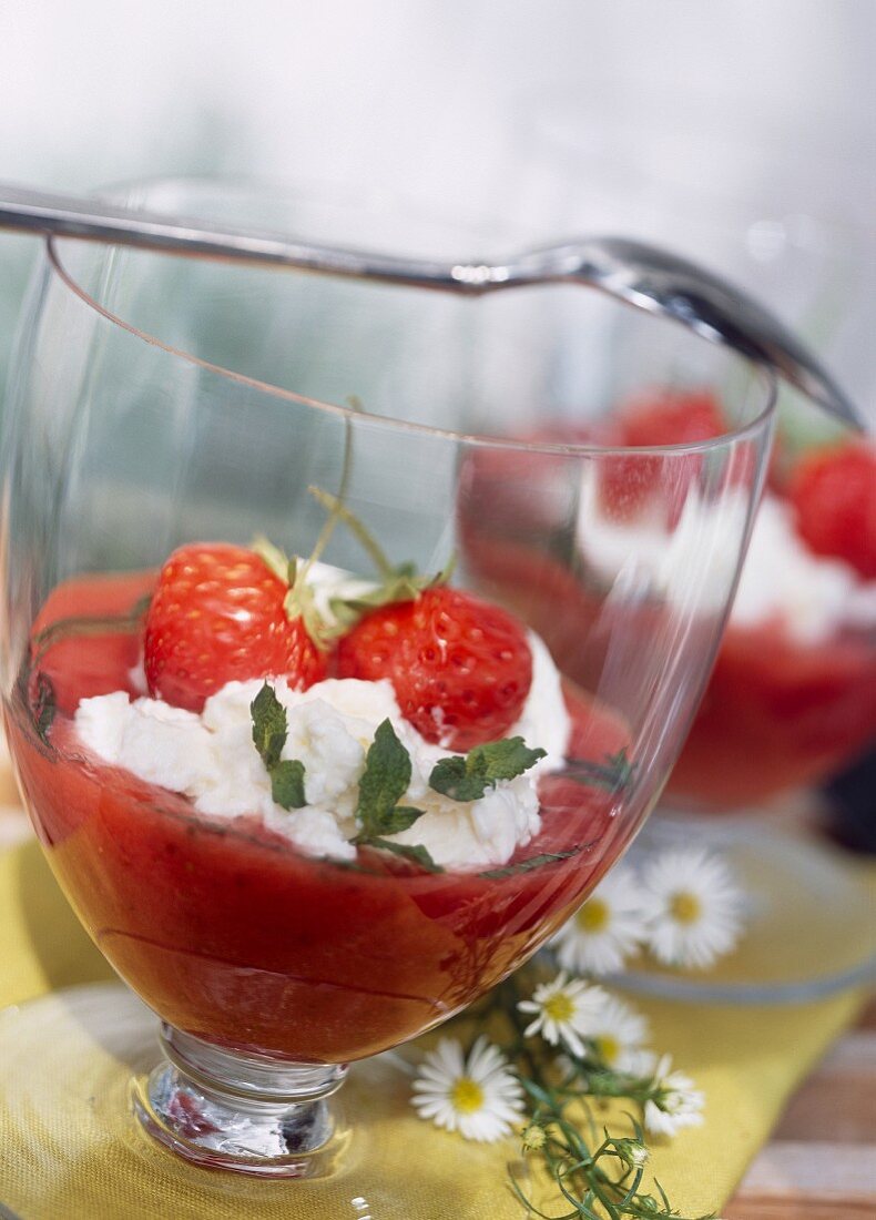 Strawberry purée with faisselle
