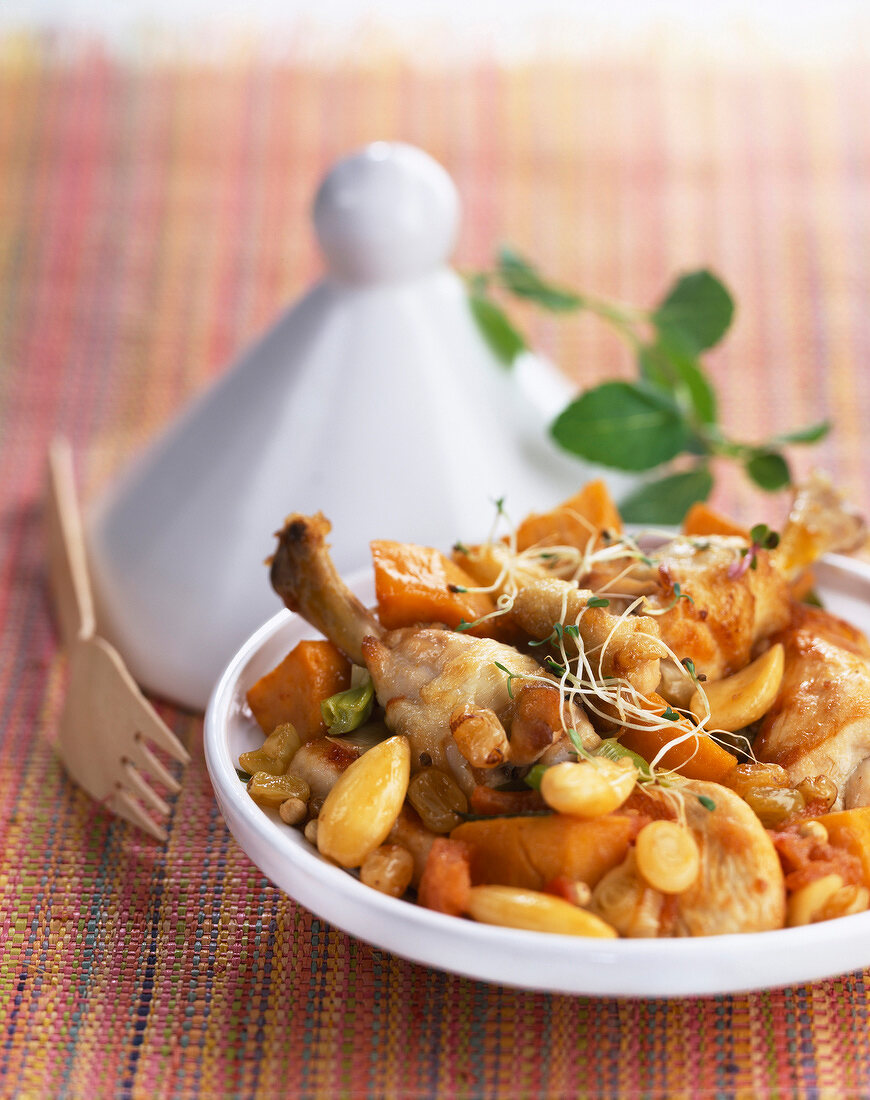 Hähnchen-Tajine mit Süsskartoffeln und Sultaninen