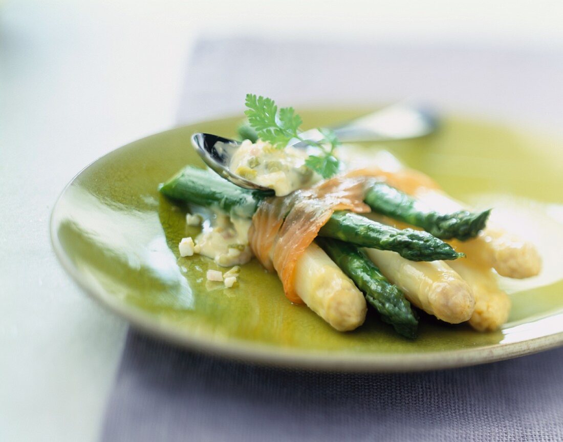 Bundle of asparagus with smoked salmon