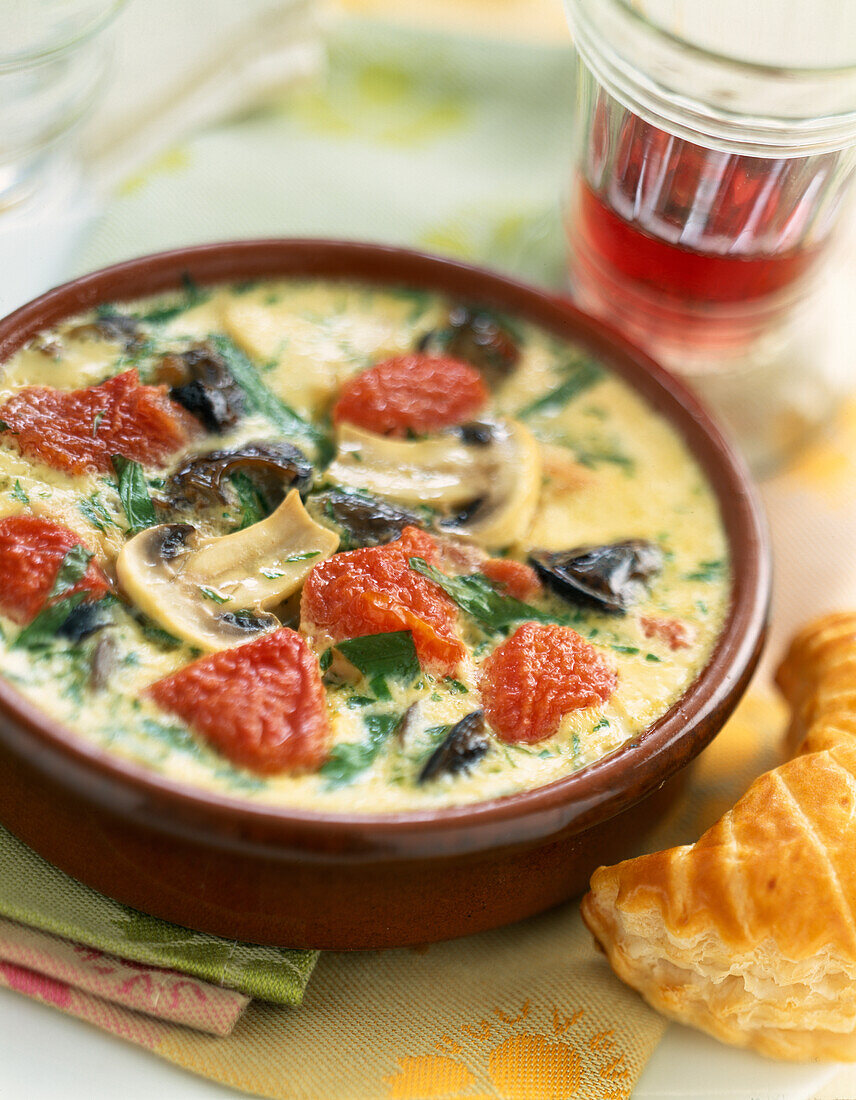 Clafoutis mit Tomaten und zweierlei Pilzen