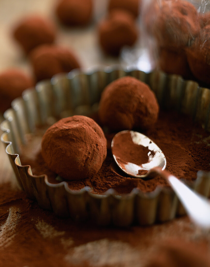 Chocolate dusted truffles (topic: kids' treats)