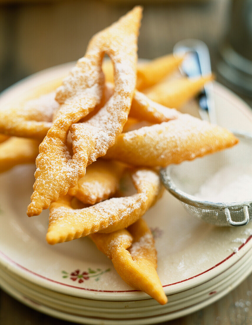 Bugnes Lyonnaises (französisches Fastnachtsgebäck)