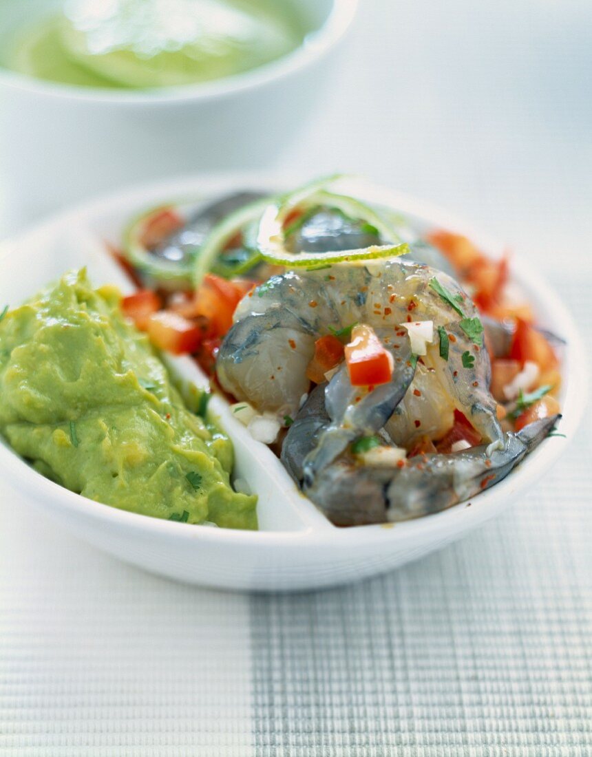 Raw gambas with tomatoes and guacamole