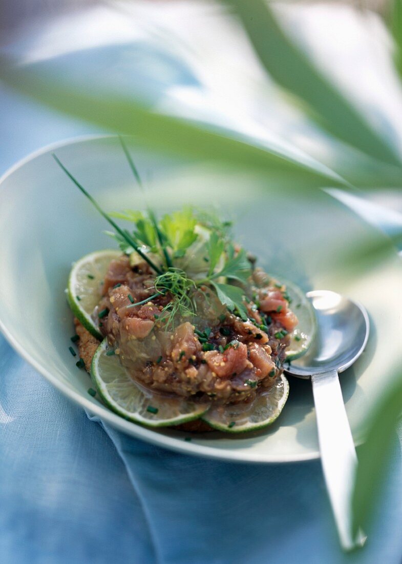 Tuna tartare with lime and traditional mustard