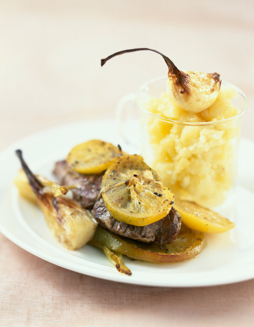 Pan-fried liver with lemon