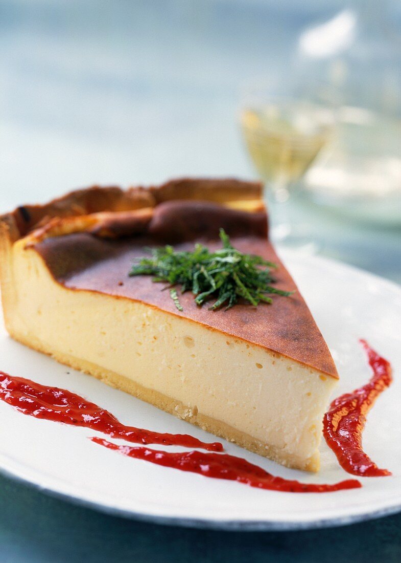 Fromage blanc cheese cake with raspberry coulis