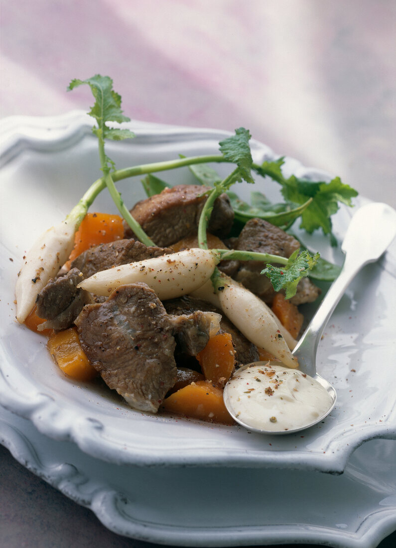 Sauteed lamb with crunchy vegetables and Saint-Felicien cheese sauce