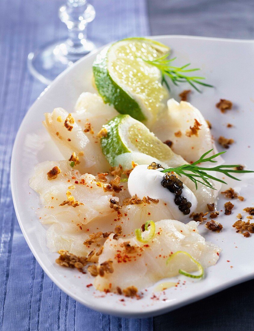 Jakobsmuschel-Carpaccio mit gerösteten Curry-Getreideflocken