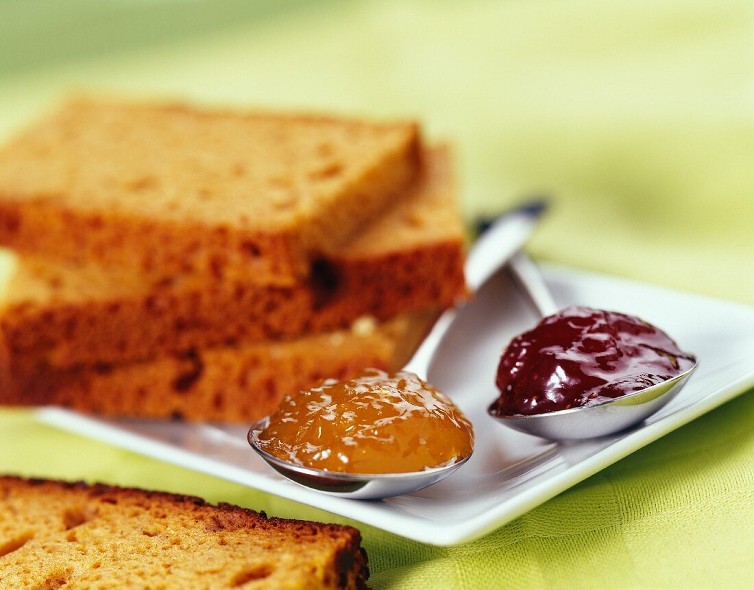 gingerbread with jam