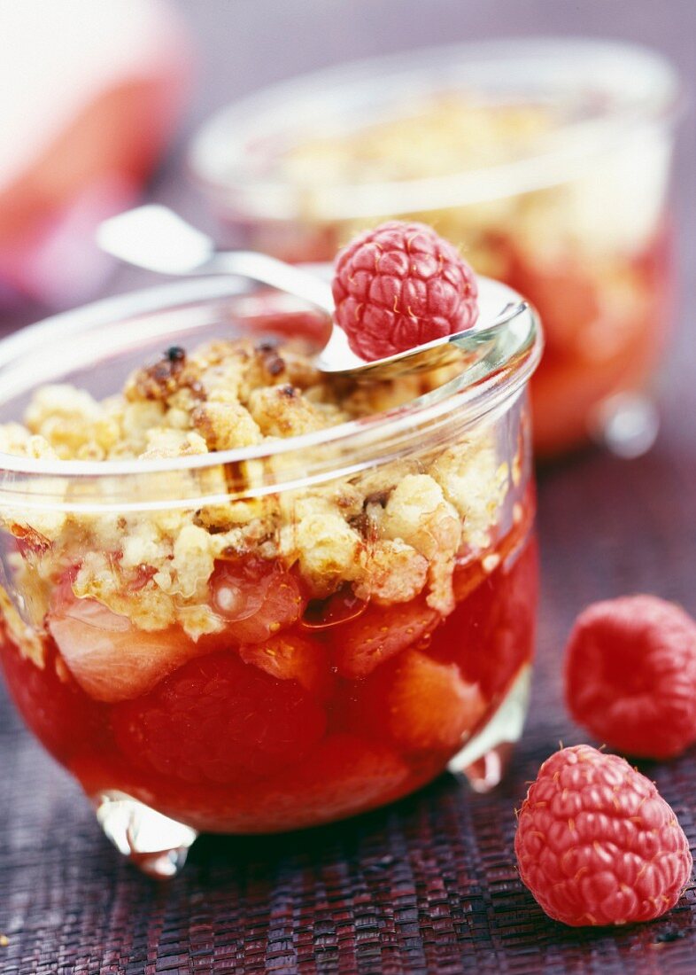 summer fruit crumble