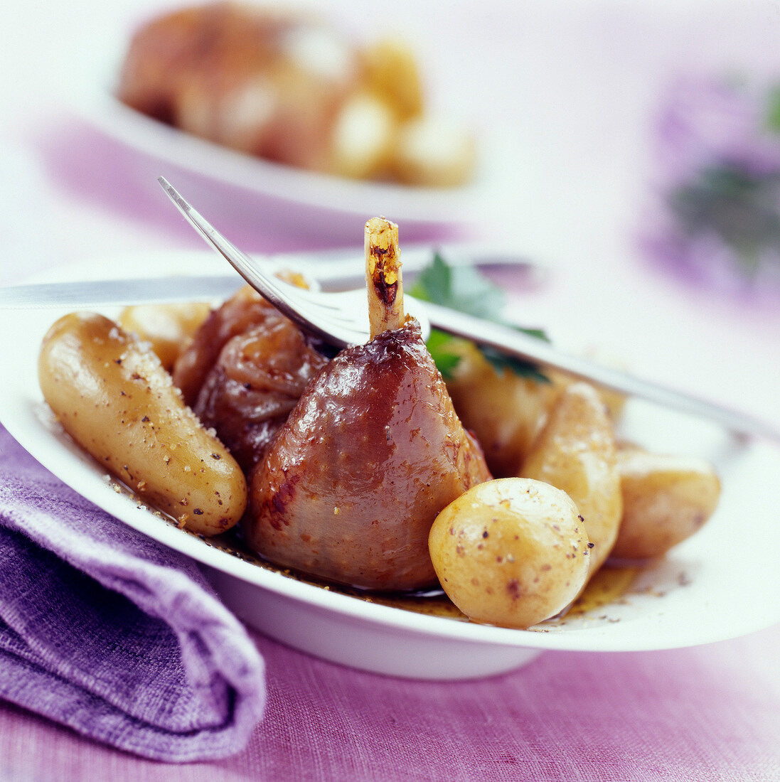 In Wein geschmorte Ente mit Kartoffeln