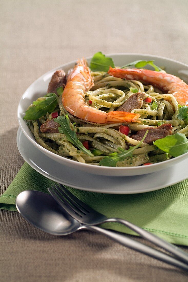 Linguini mit Schweinefleisch und Garnelen