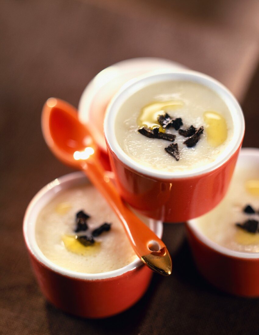 Cremesuppe mit Paimpol-Bohnen und Trüffel