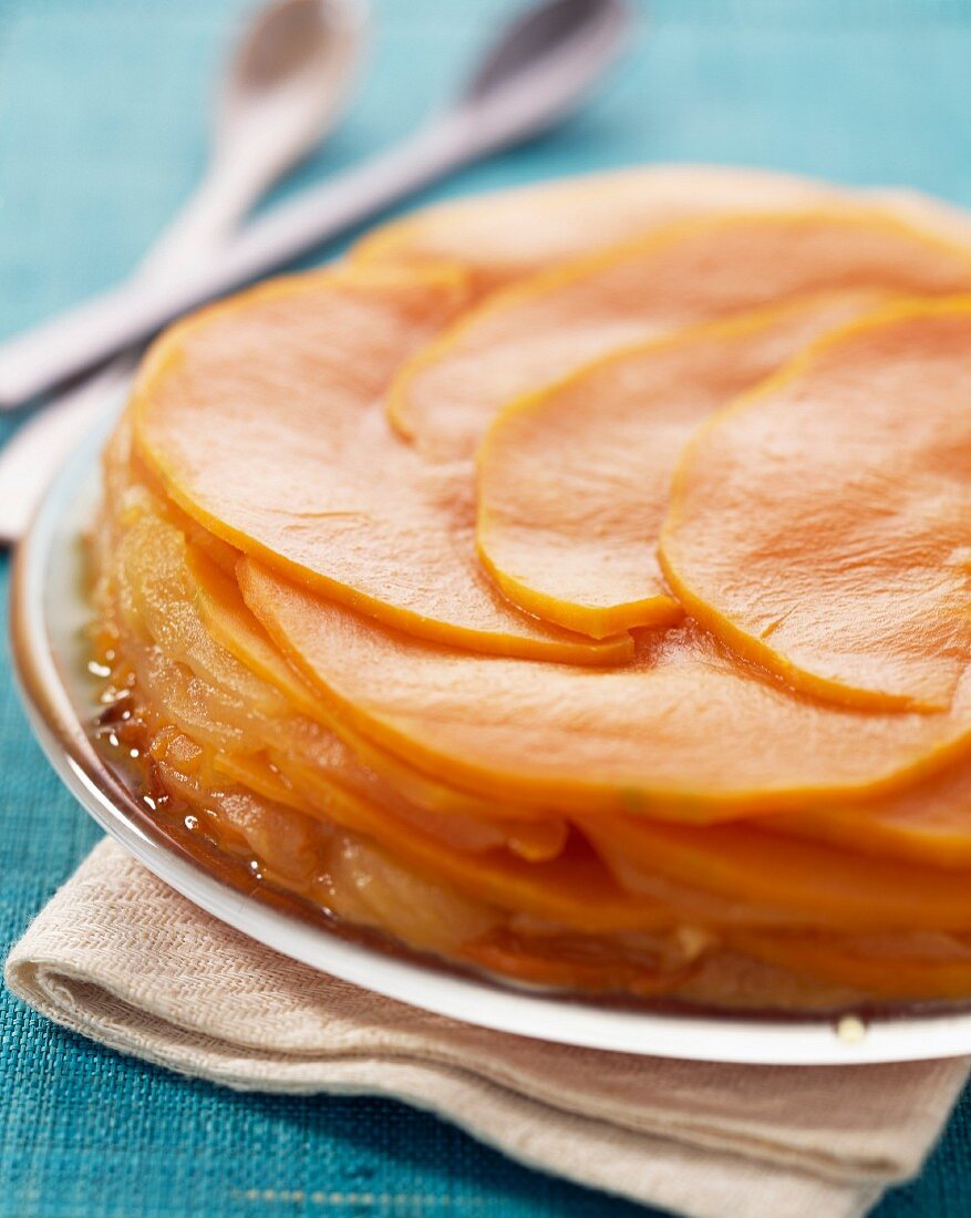 Apfel-Kürbis-Kuchen mit Orangenzesten