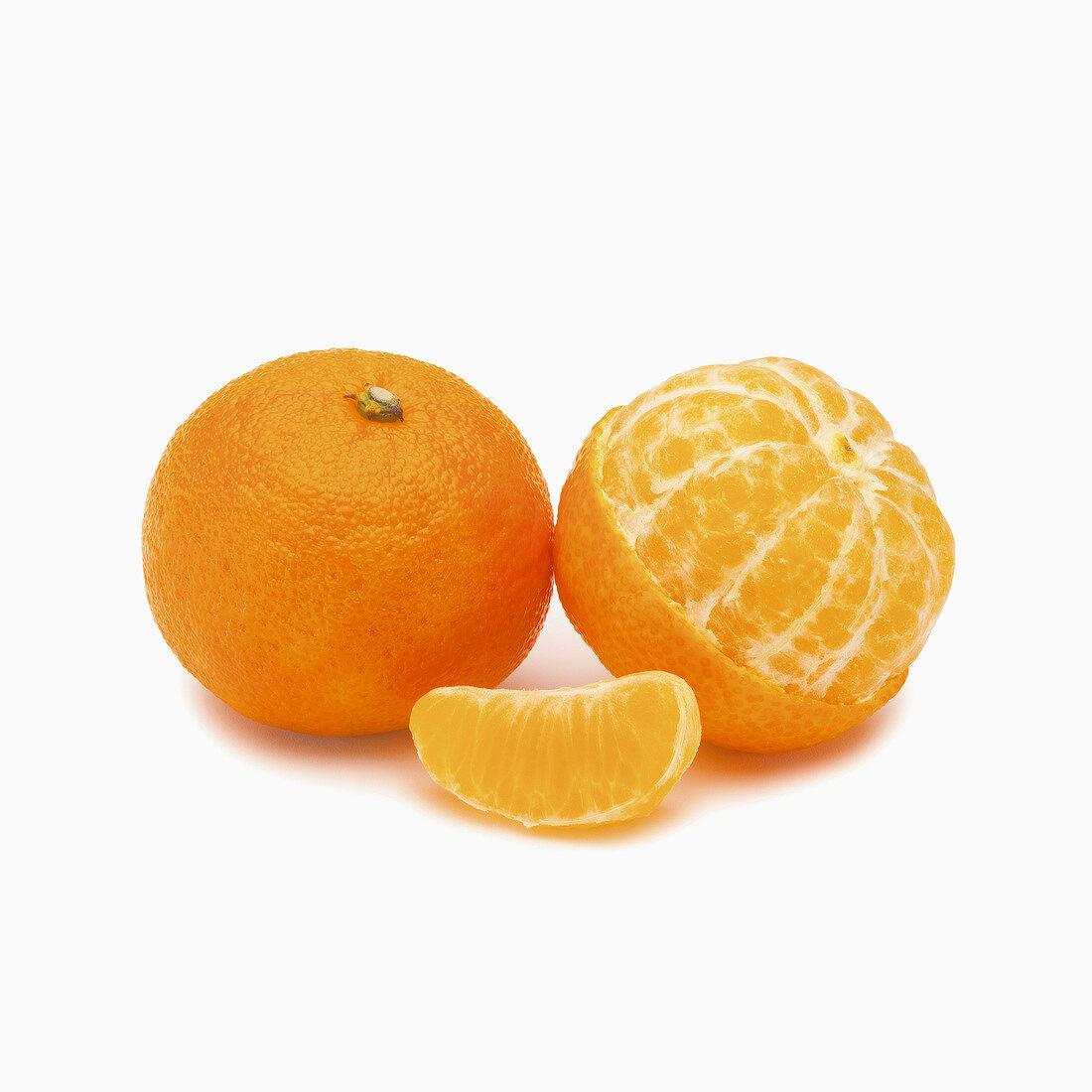 Ganze und geschälte Mandarine