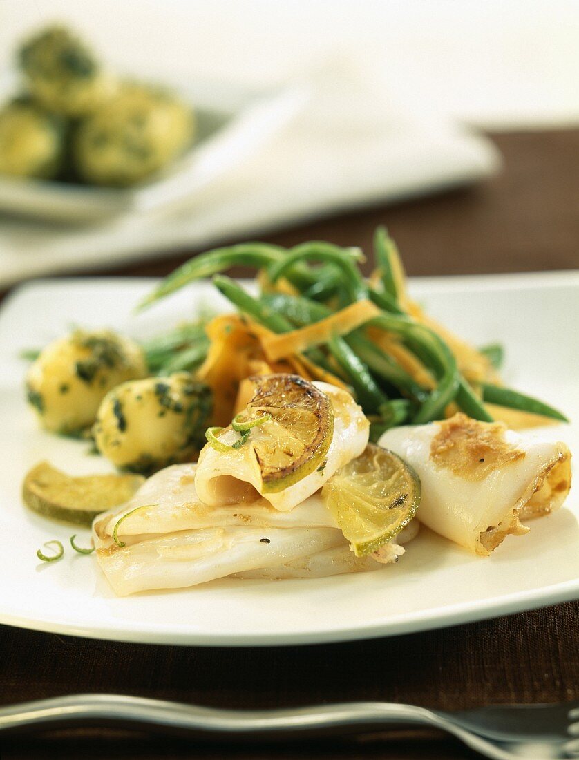 Gegrillte Tintenfische mit Frühlingsgemüse