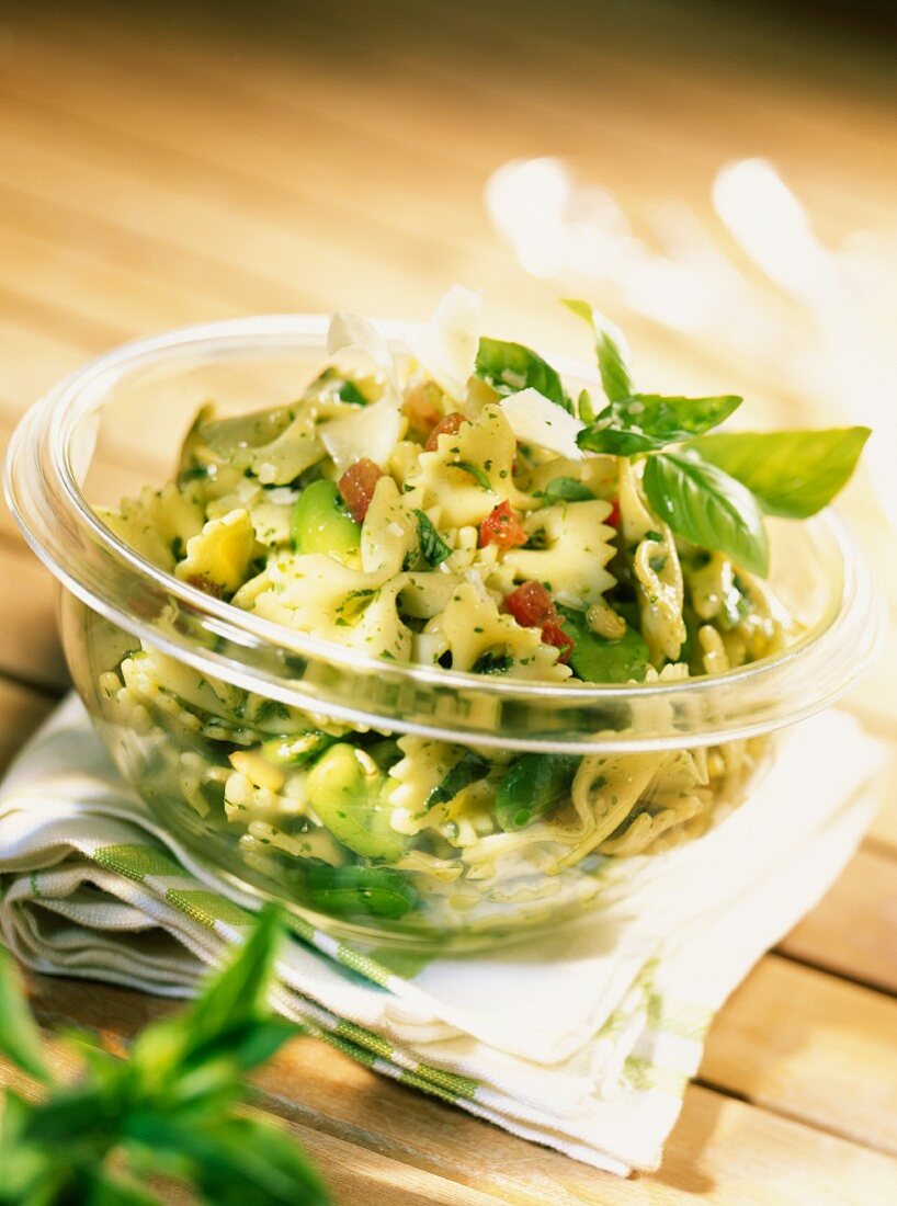 farfelle pasta and pesto salad