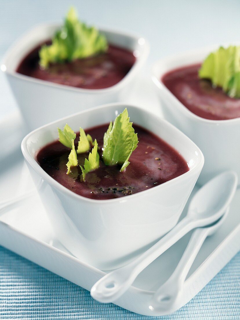 Rote-Bete-Suppe mit Sellerie