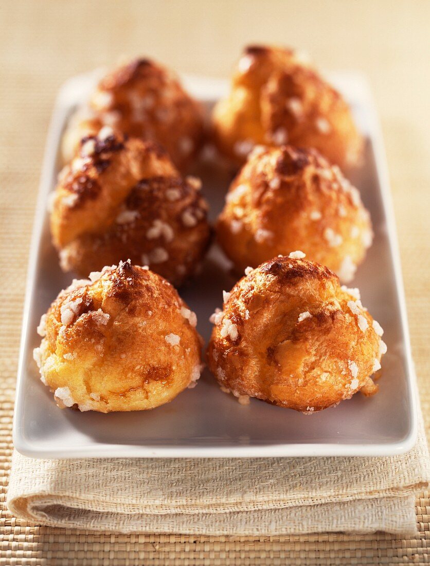 Chouquettes (Brandteiggebäck mit Hagelzucker, Frankreich)