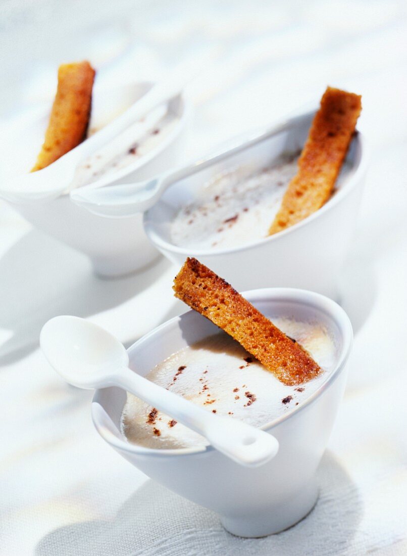 Pear soup with gingerbread