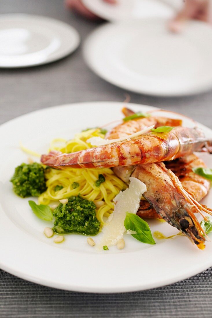 Grilled gambas with pesto and linguine