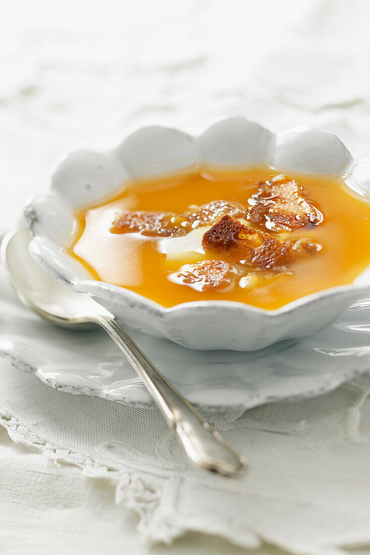 Kürbissuppe mit Coûtons (vegan)