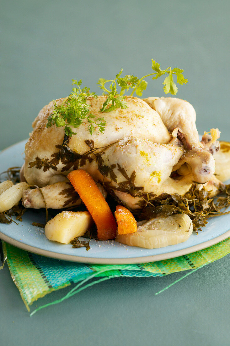 Dampfgegartes Hähnchen mit Gemüse