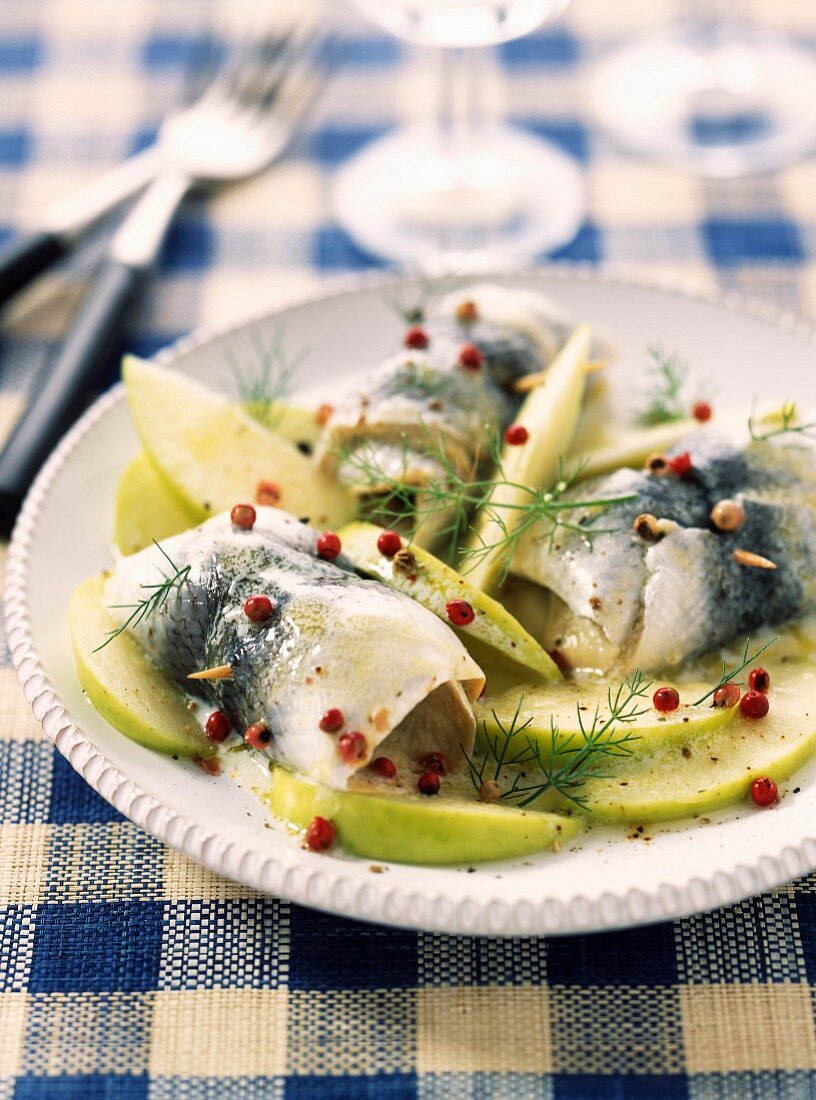Rollmops with green apples