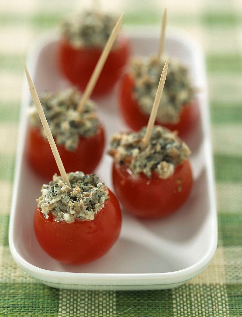 Kirschtomaten mit Anchovisfüllung