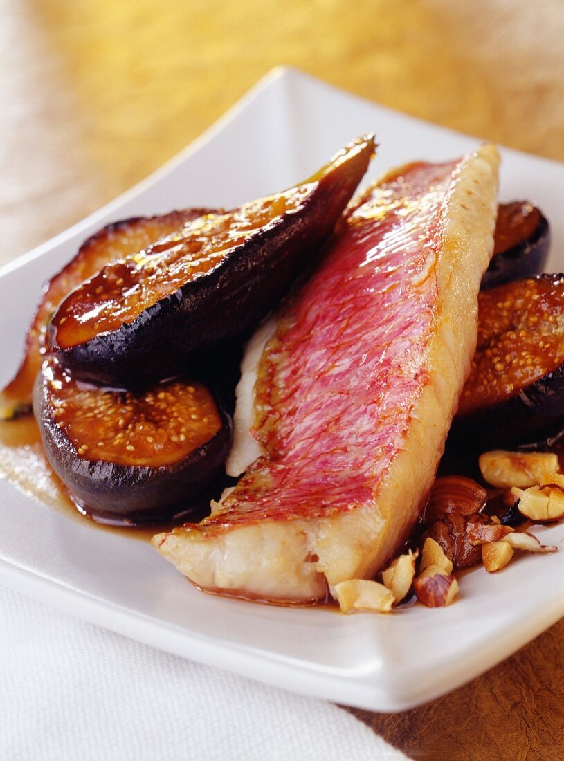Surmullet fillets with figs