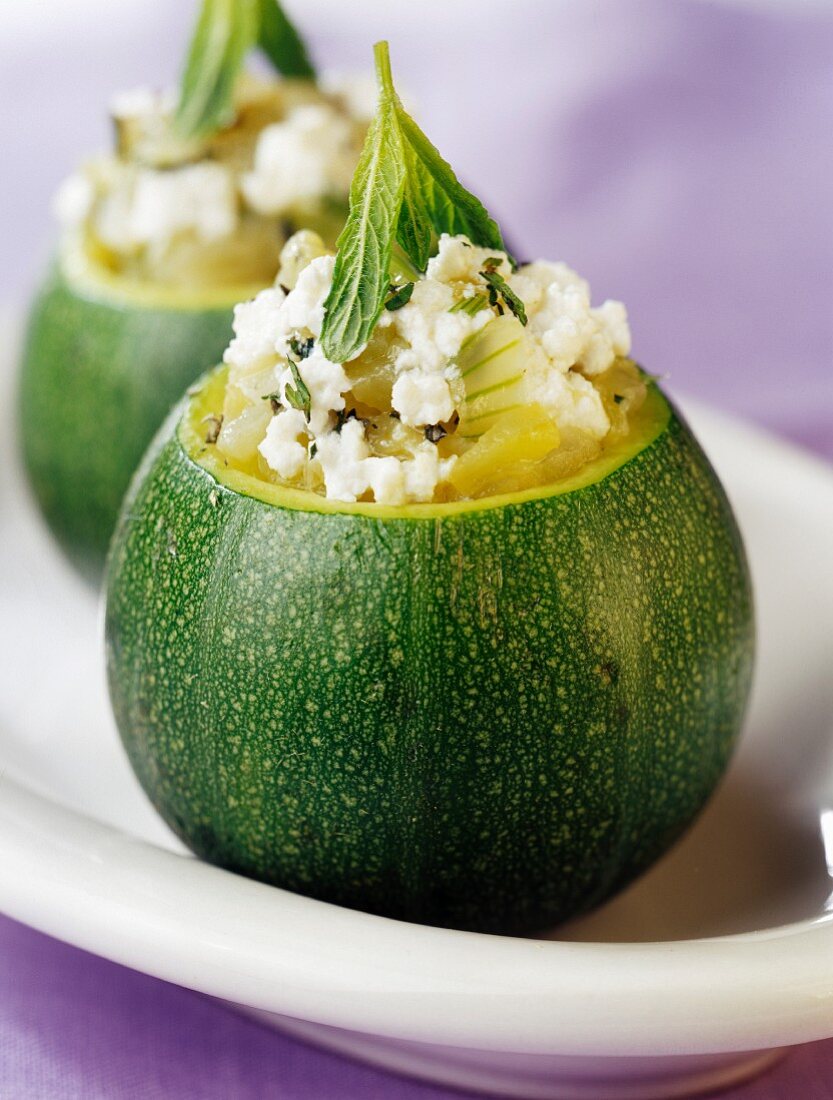 Round courgettes stuffed with ricotta