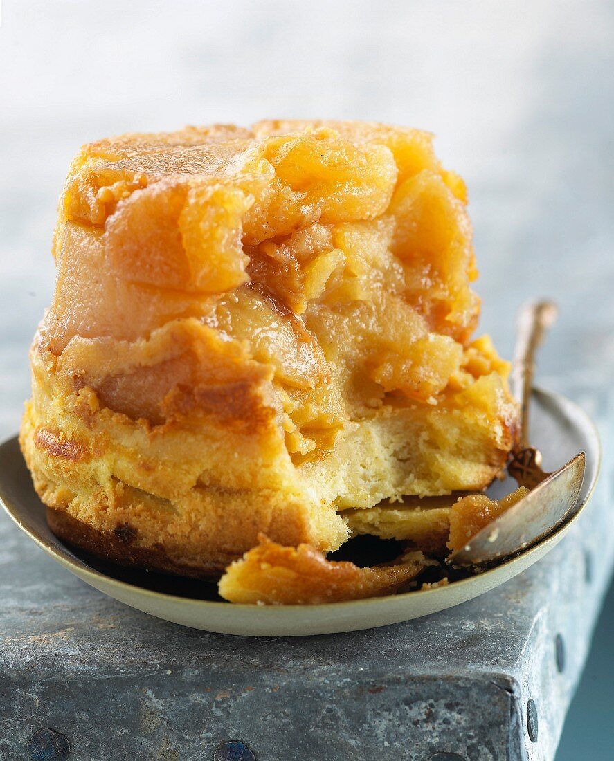 Shortbread and caramelized apple fondant