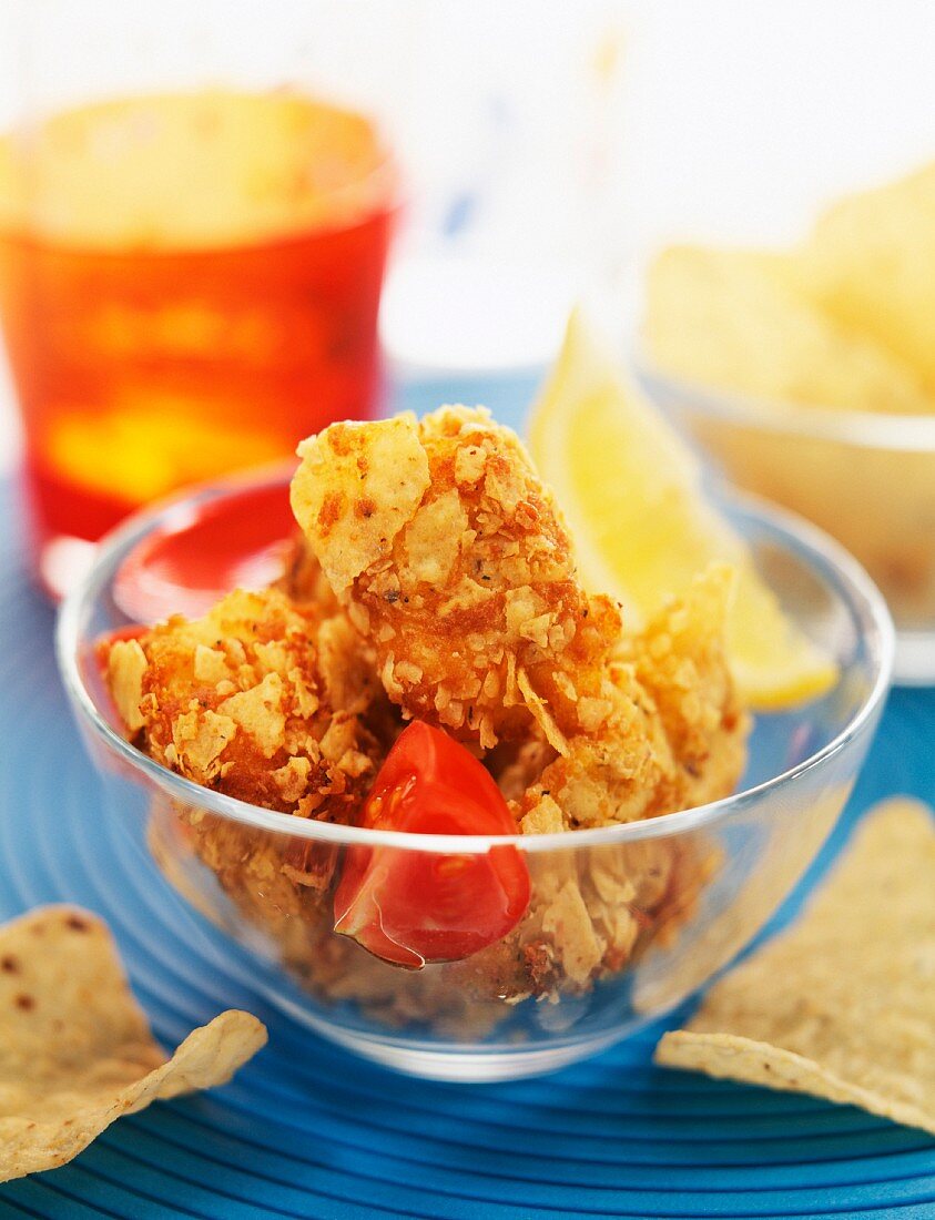 Hähnchenkroketten mit Tomaten und Chips