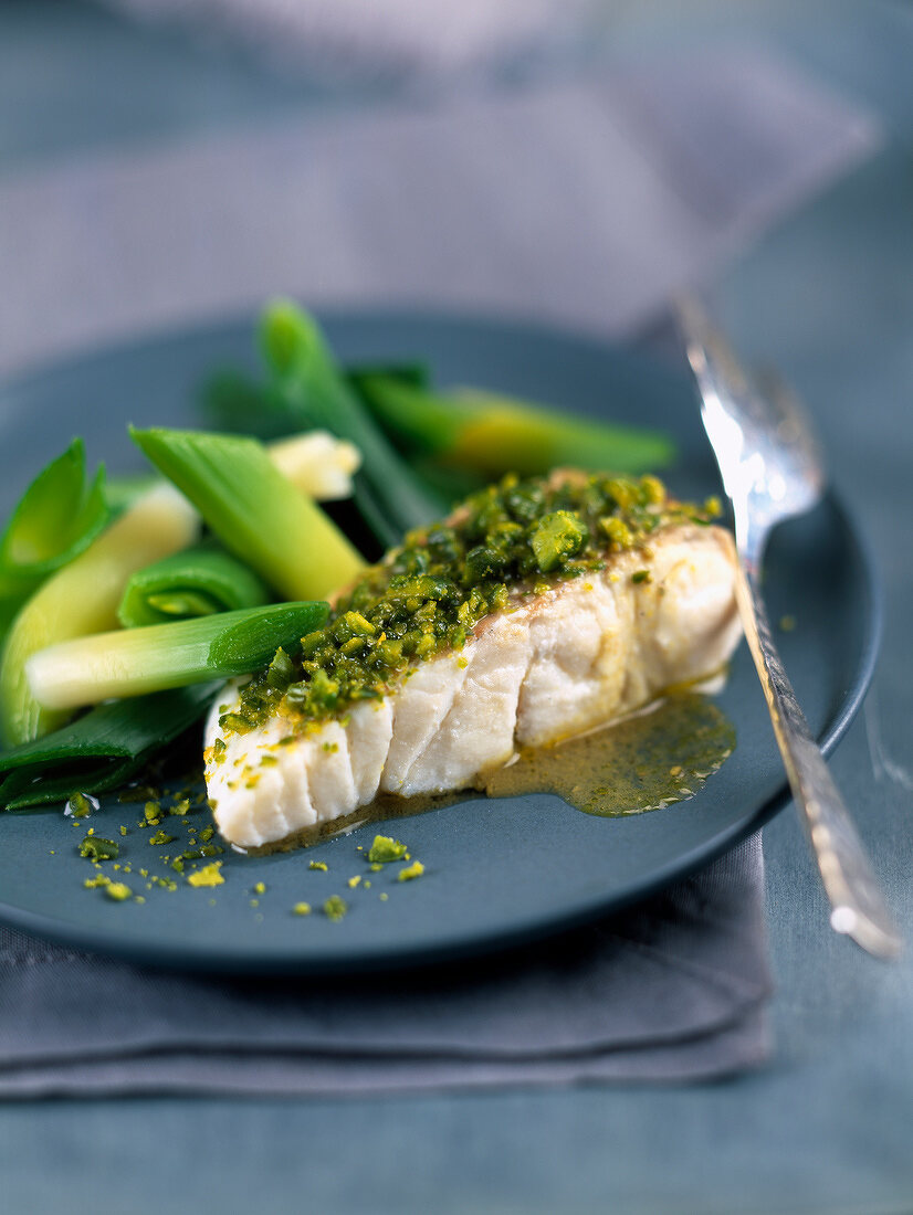 Steinbuttfilet mit Pistazienkruste und Lauchgemüse