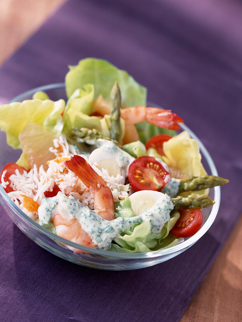 mixed spring salad with prawns (topic: salads)