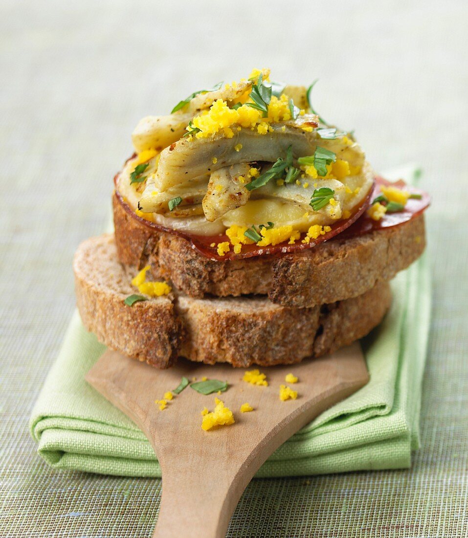 Warmer Ziegenkäse auf Weißbrot