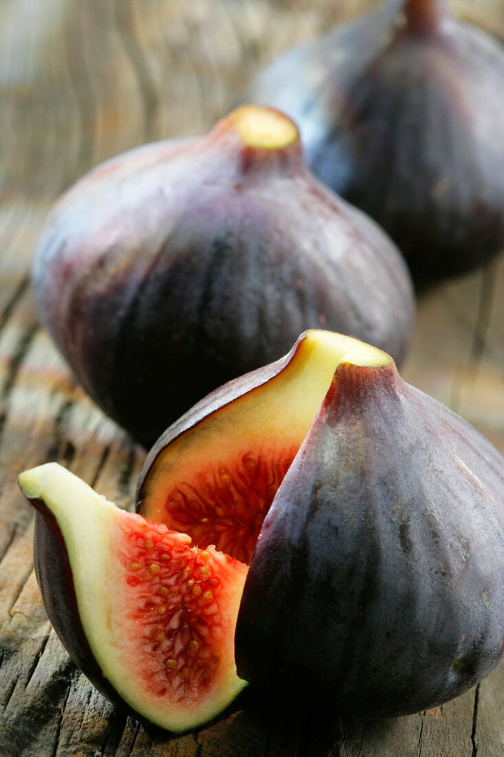 Frische Feigen, eine angeschnitten