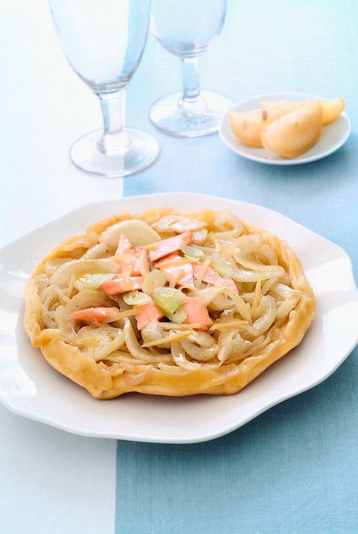 Herzhafte Tarte Tatin mit Lachs und Fenchel